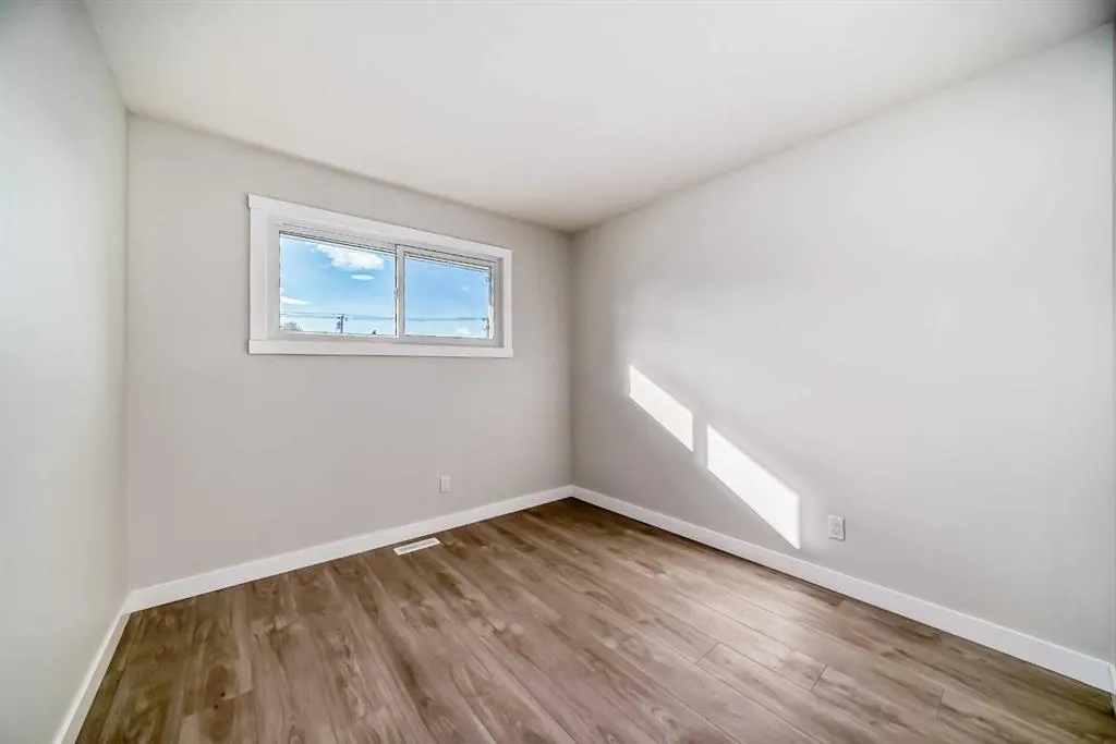 256 Penbrooke Close SE