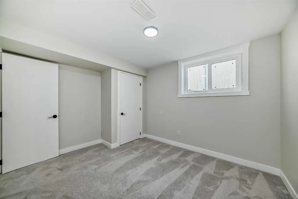 256 Penbrooke Close SE