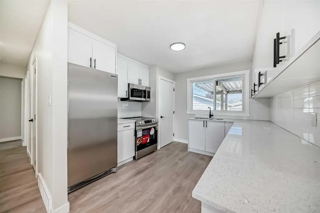 256 Penbrooke Close SE