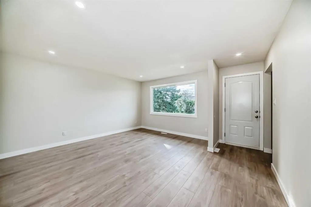 256 Penbrooke Close SE