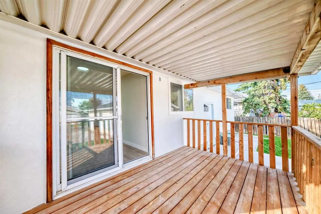 256 Penbrooke Close SE