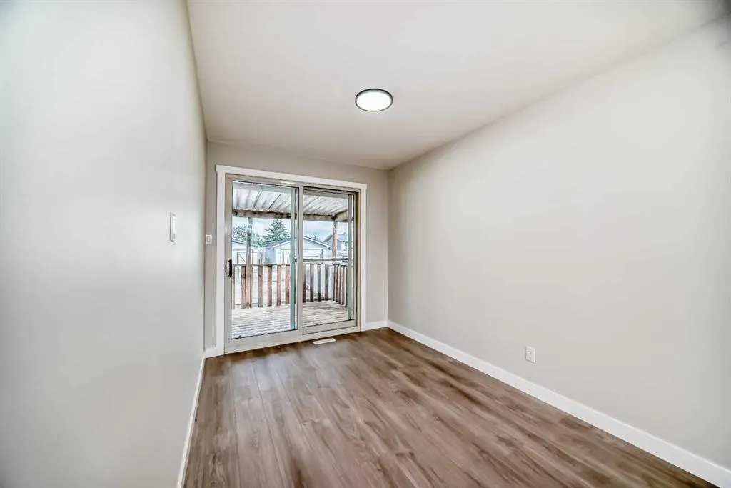 256 Penbrooke Close SE