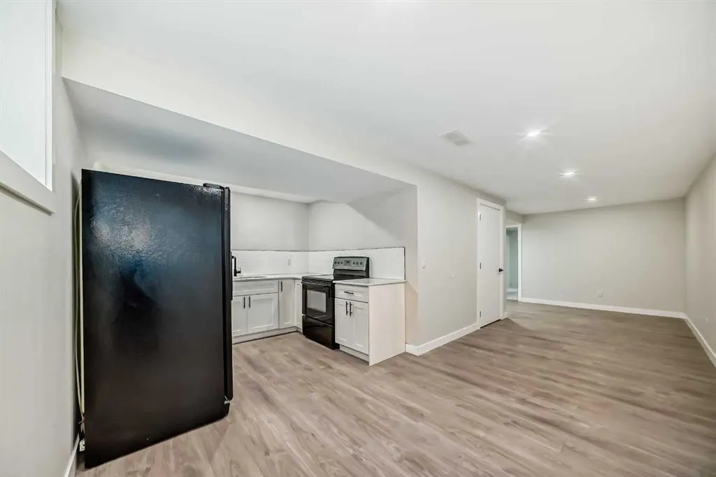 256 Penbrooke Close SE