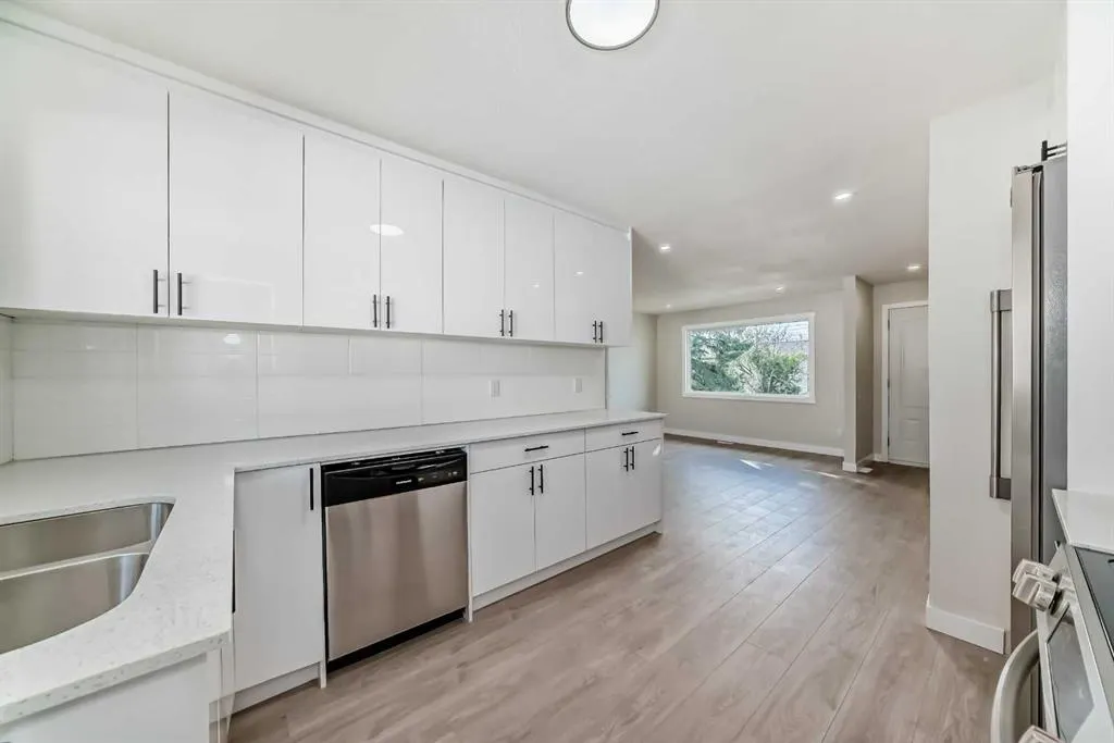 256 Penbrooke Close SE