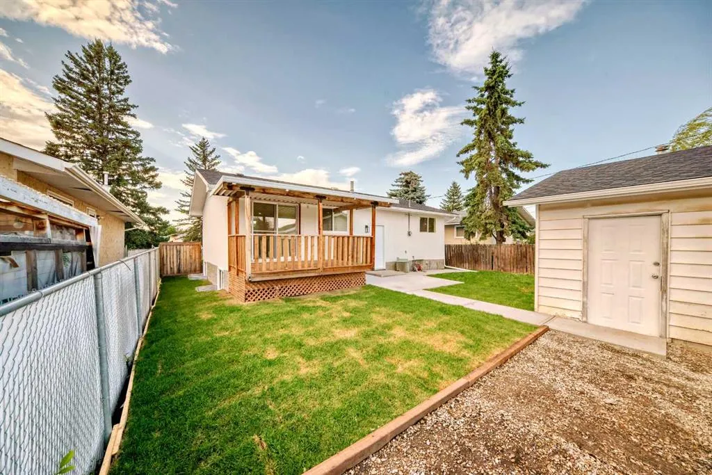 256 Penbrooke Close SE
