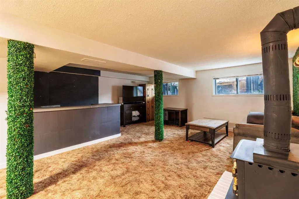 92 Erin Woods Drive SE