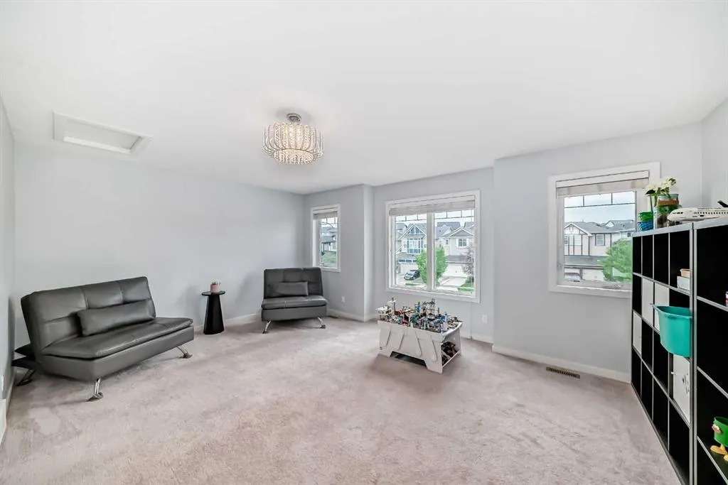165 Hillcrest Drive SW