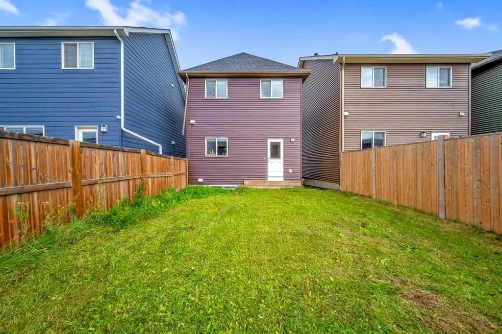 35 Savanna Parade NE