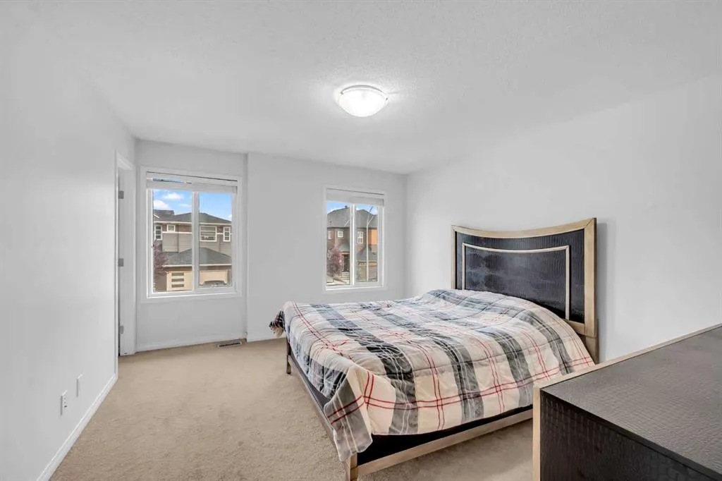 35 Savanna Parade NE