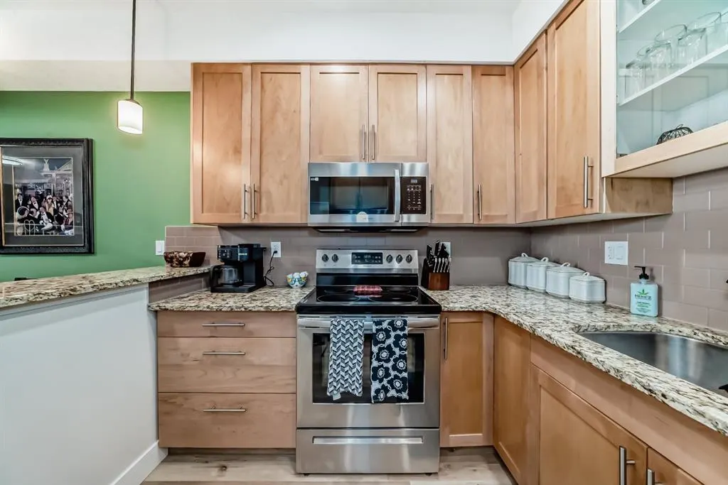 1005B Westmount Drive, #111
