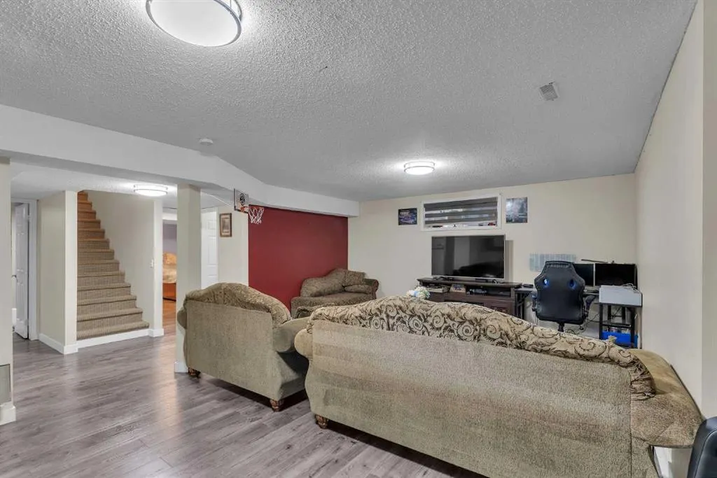 138 Saddlecrest Park NE