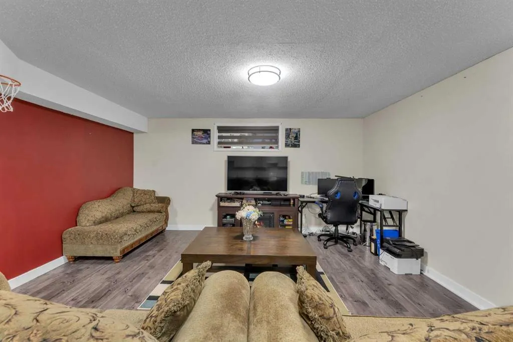 138 Saddlecrest Park NE