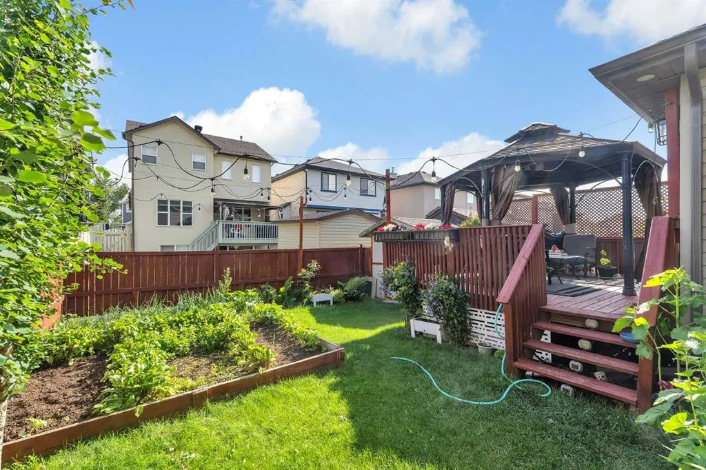 138 Saddlecrest Park NE