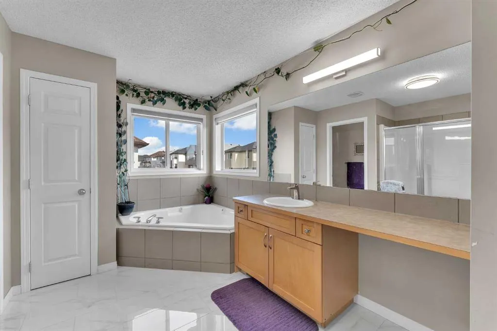 138 Saddlecrest Park NE