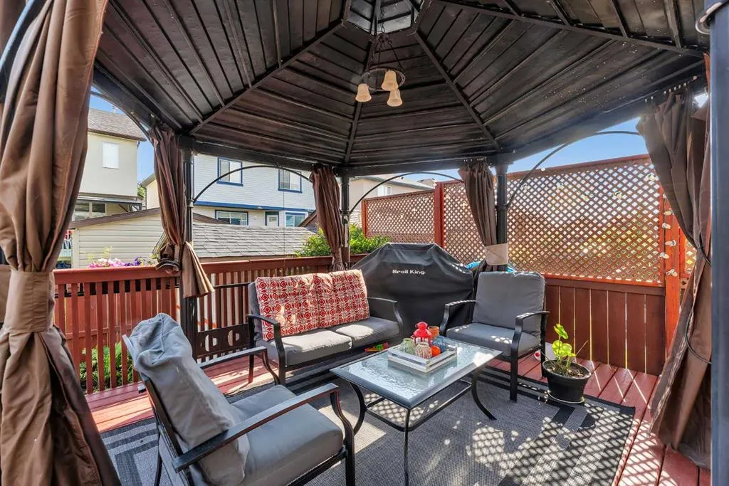 138 Saddlecrest Park NE