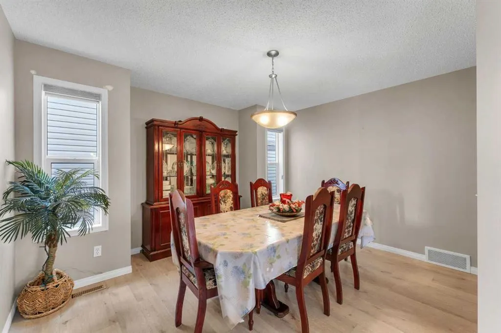 138 Saddlecrest Park NE
