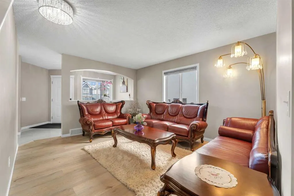 138 Saddlecrest Park NE