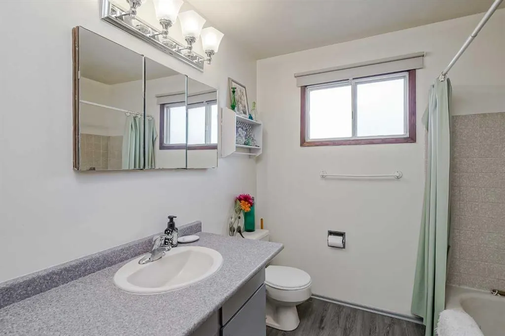 212 Doverview Crescent SE