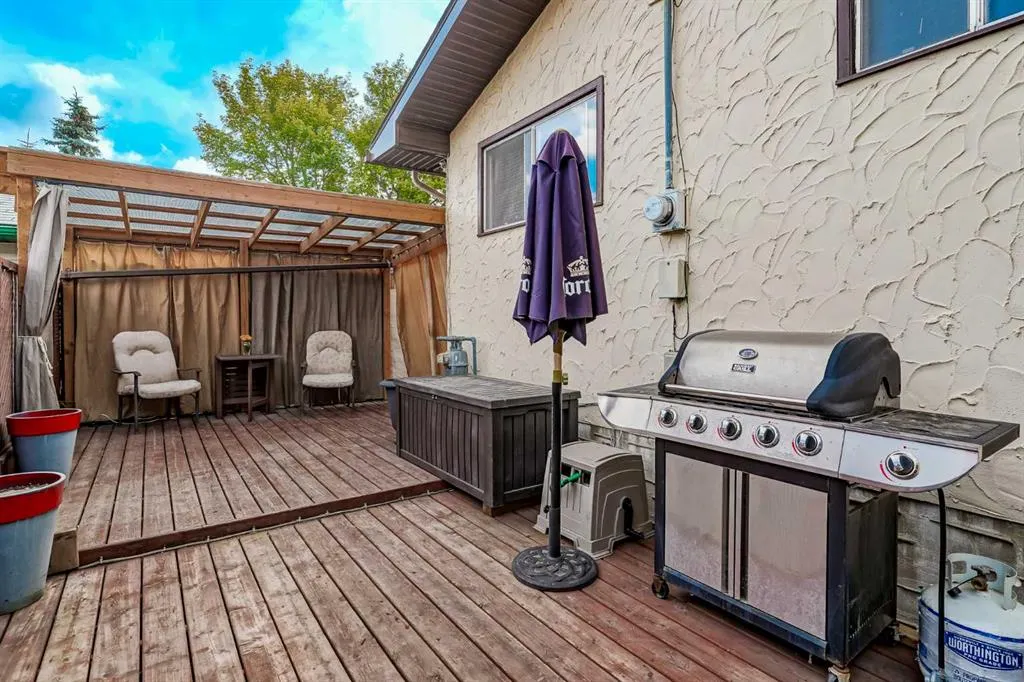 212 Doverview Crescent SE