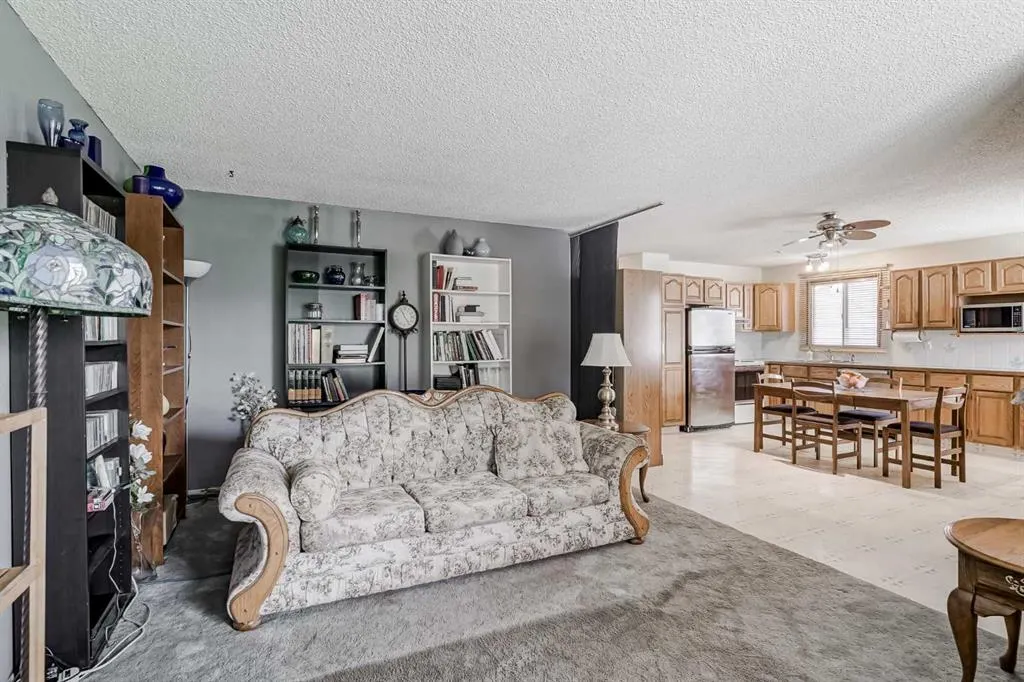 212 Doverview Crescent SE