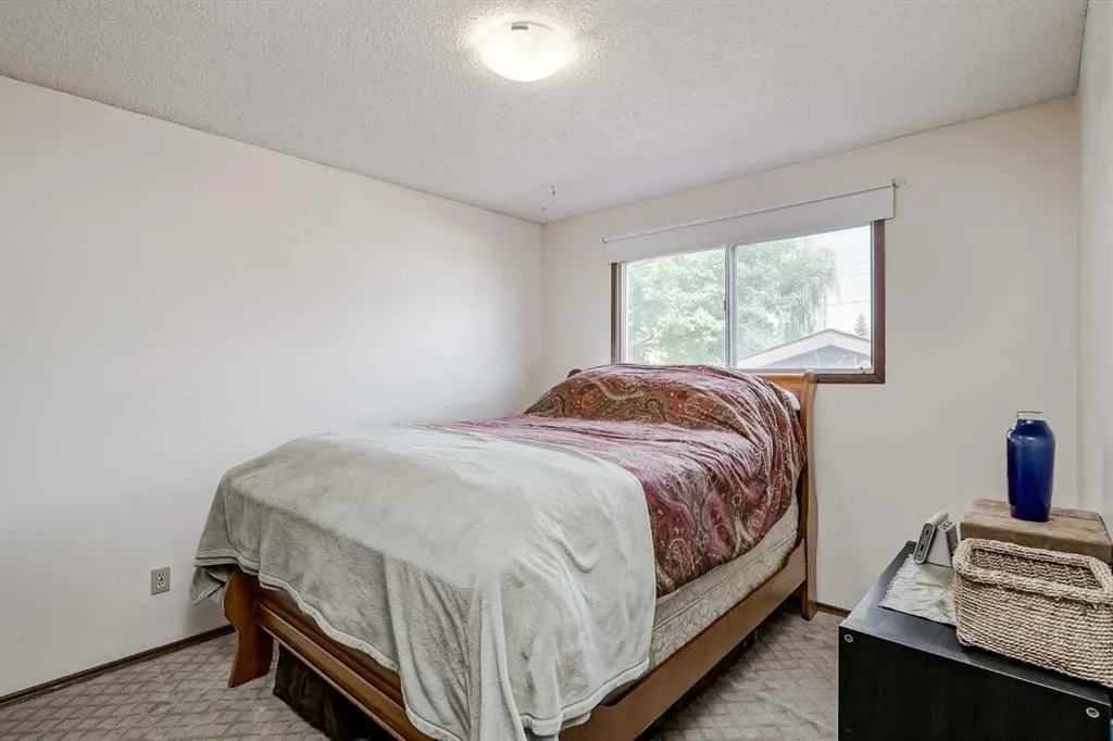 212 Doverview Crescent SE