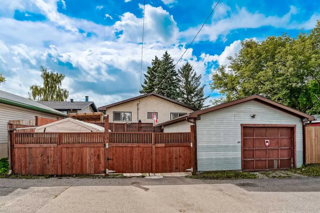 212 Doverview Crescent SE