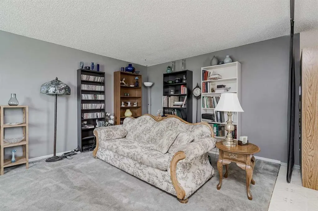 212 Doverview Crescent SE