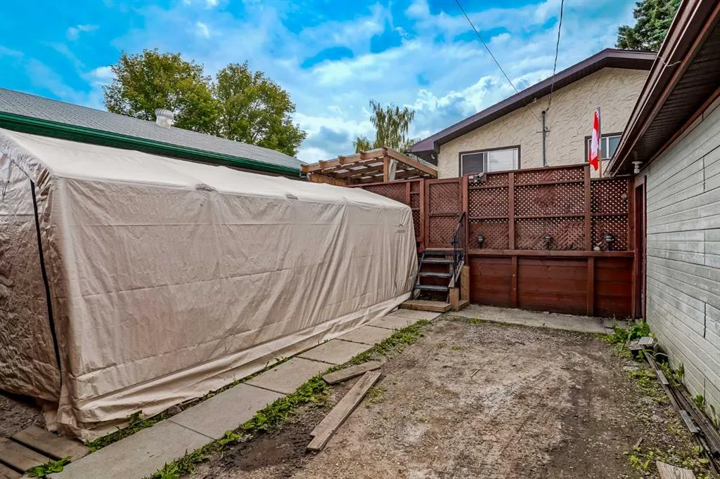 212 Doverview Crescent SE