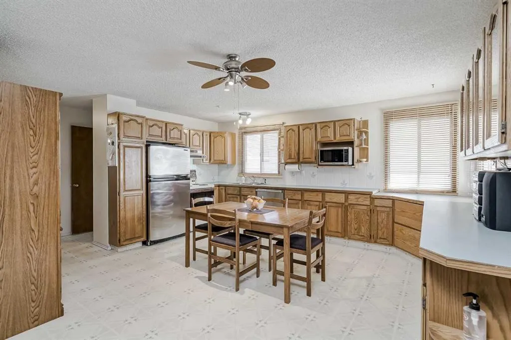 212 Doverview Crescent SE
