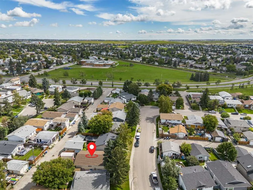 212 Doverview Crescent SE