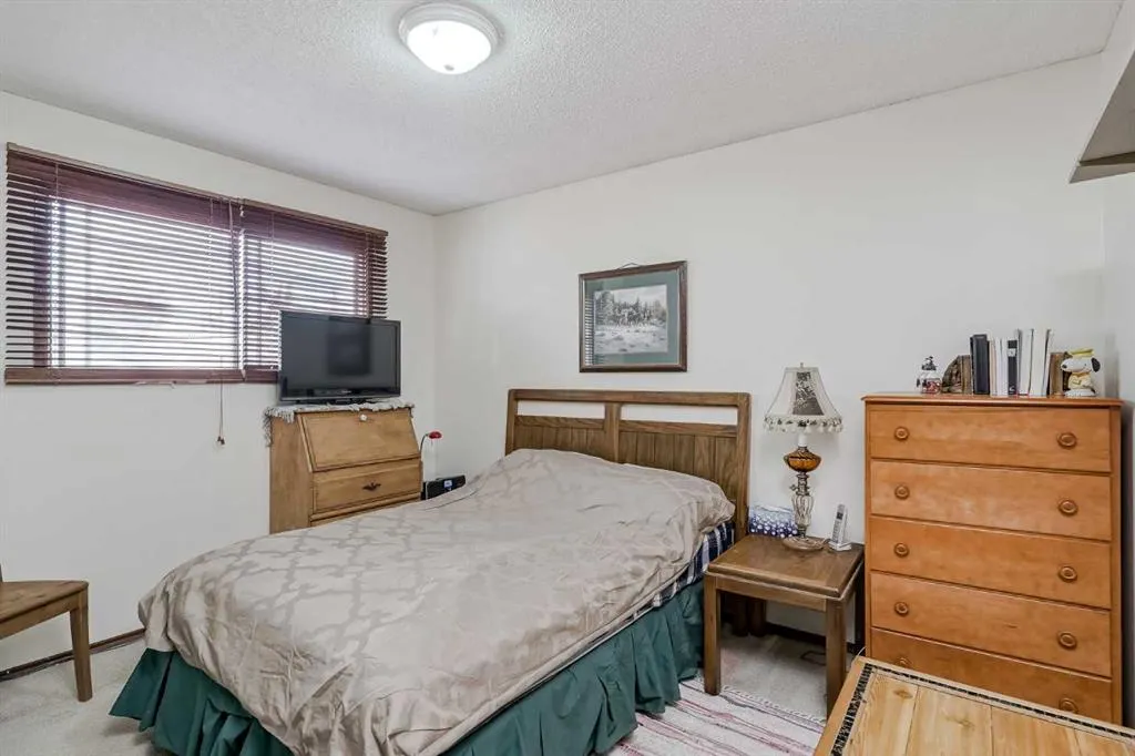 212 Doverview Crescent SE