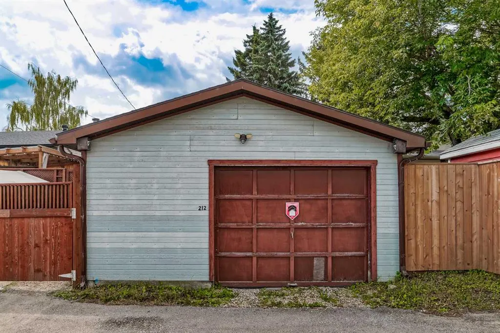 212 Doverview Crescent SE