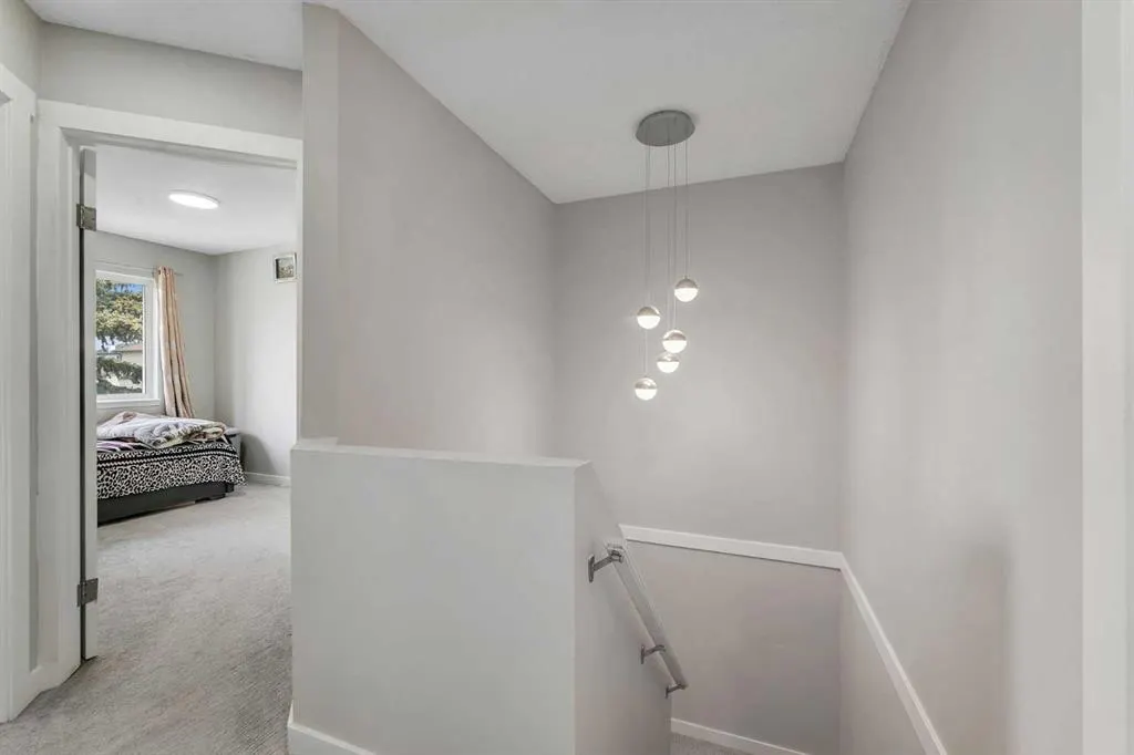 155 Taradale Drive NE