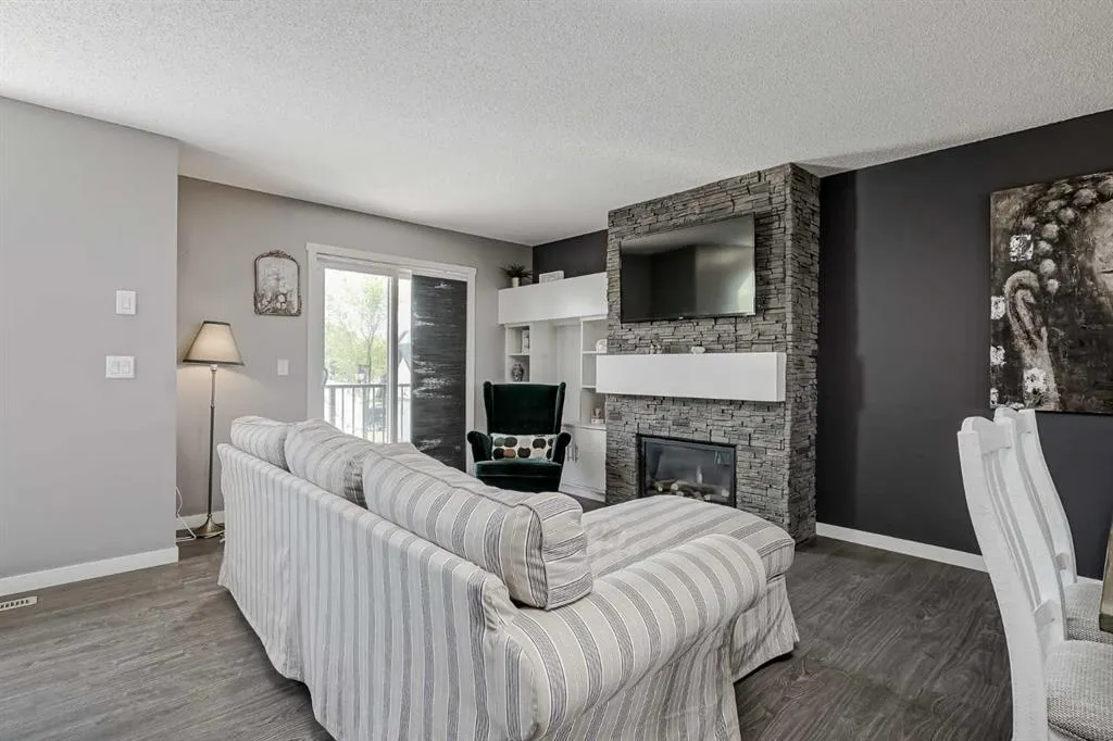 313 Copperpond Landing SE