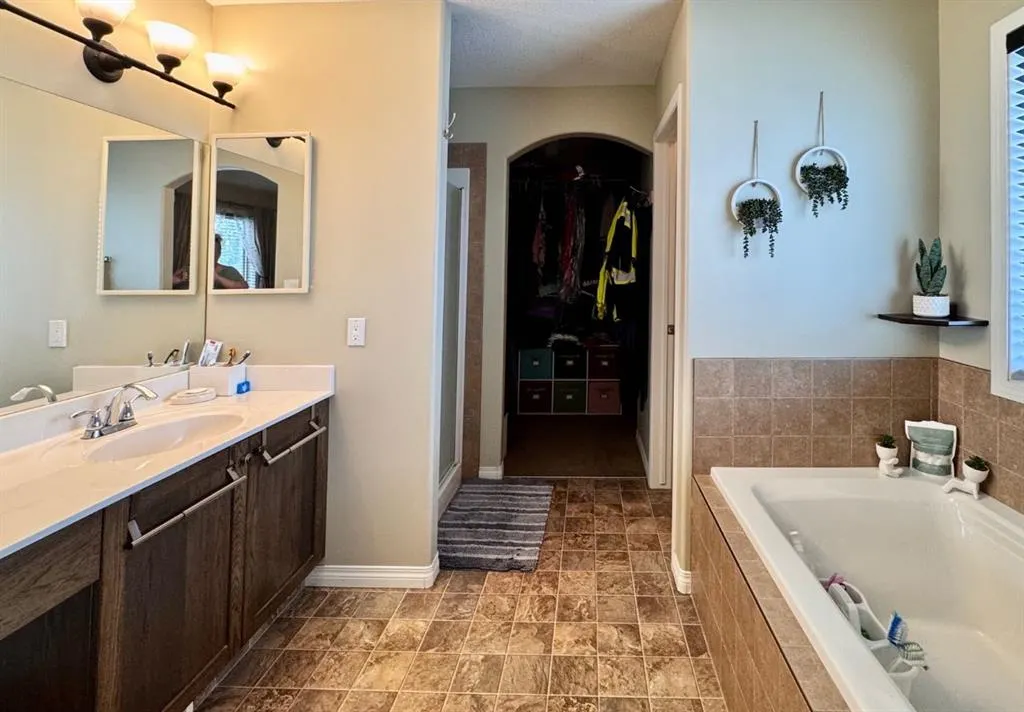 160 Rainbow Falls Grove