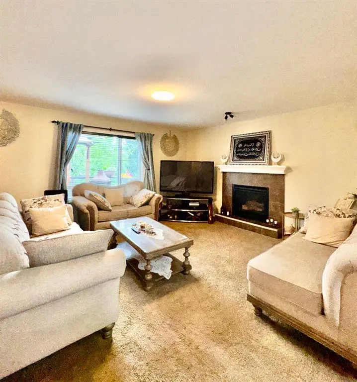 160 Rainbow Falls Grove