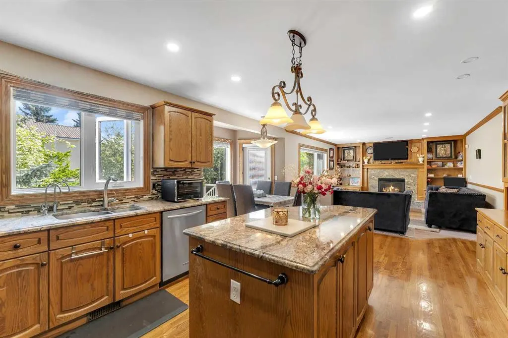 33 Edgevalley Way NW