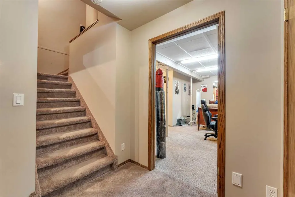 33 Edgevalley Way NW