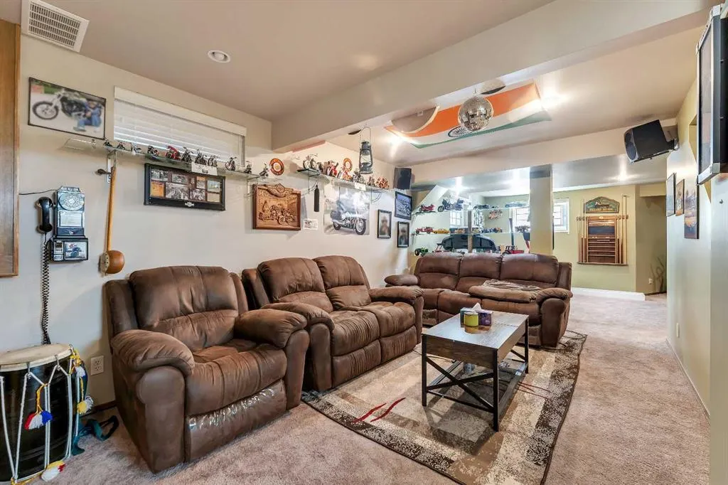33 Edgevalley Way NW