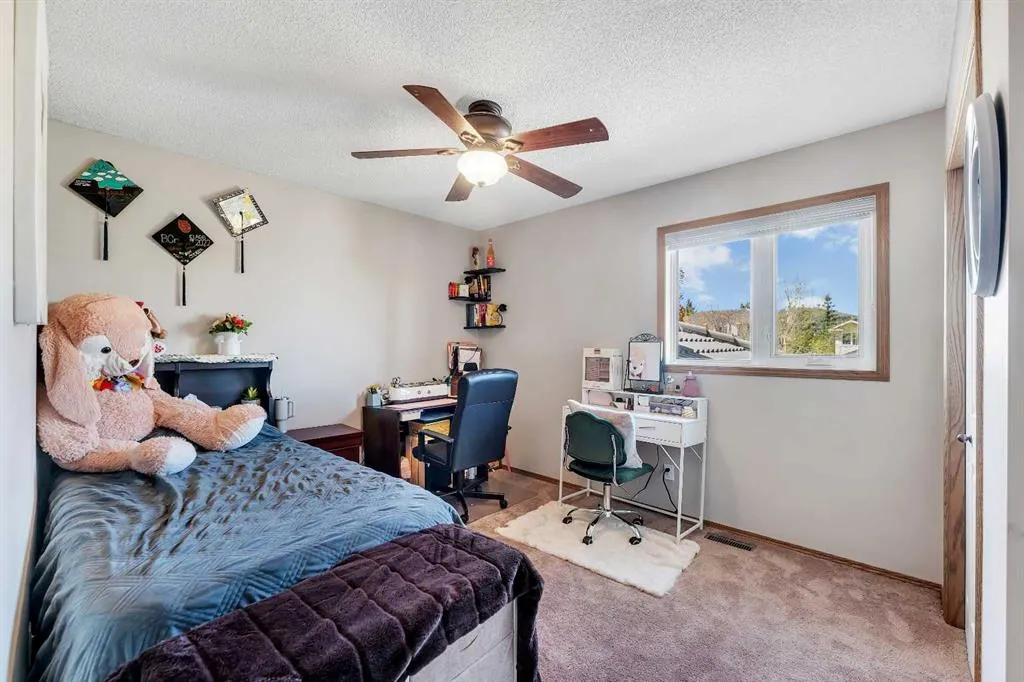 33 Edgevalley Way NW