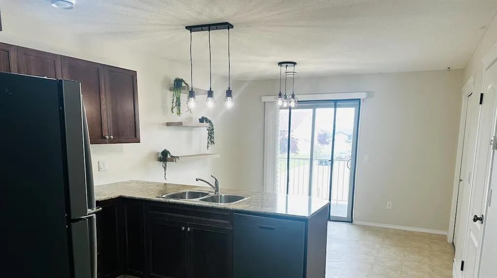 12 Northlands Pointe