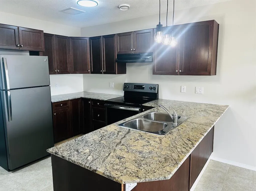 12 Northlands Pointe