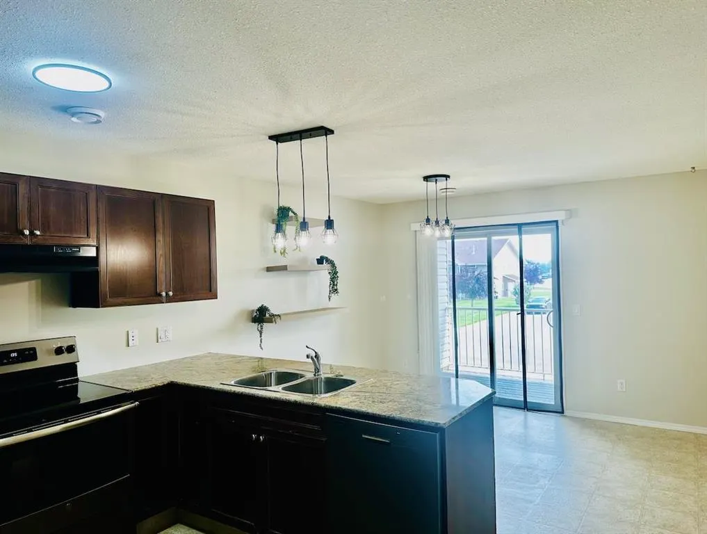 12 Northlands Pointe