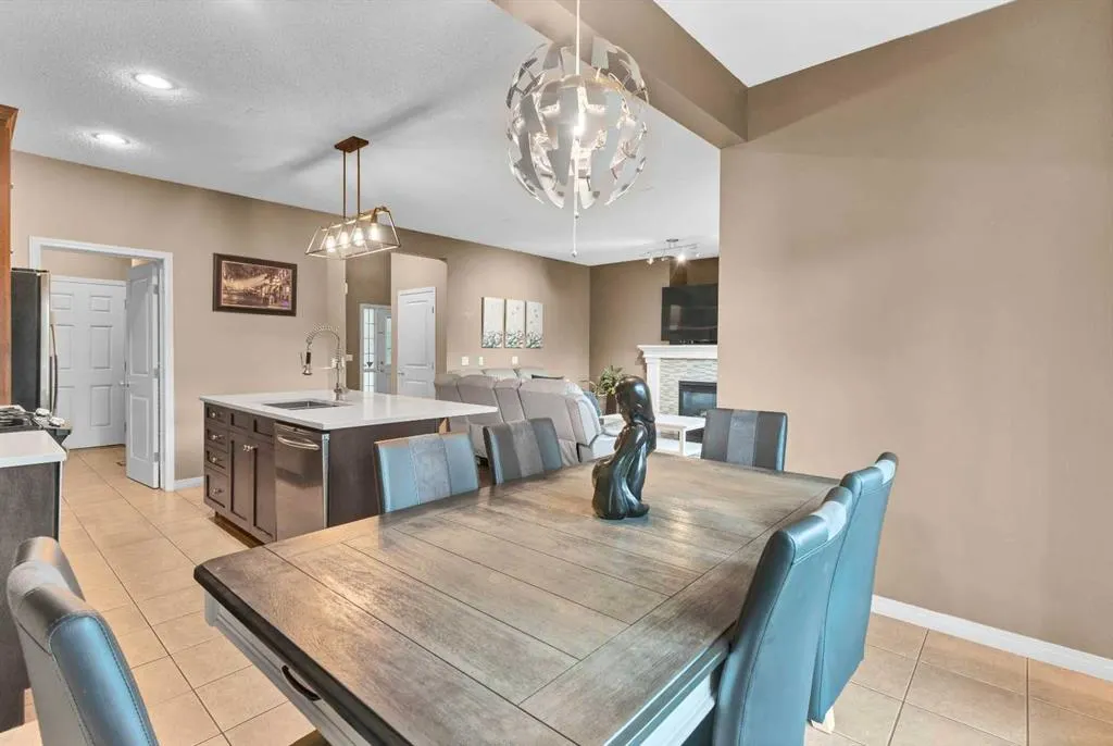 308 Prairie Springs Crescent SW
