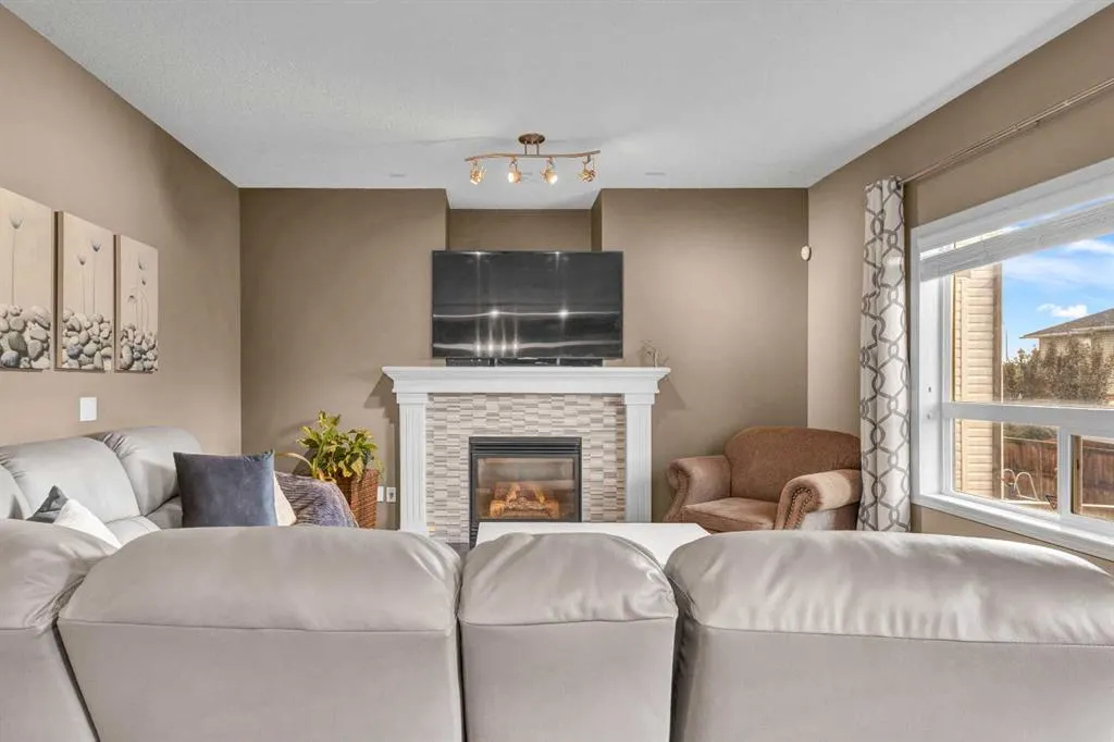 308 Prairie Springs Crescent SW