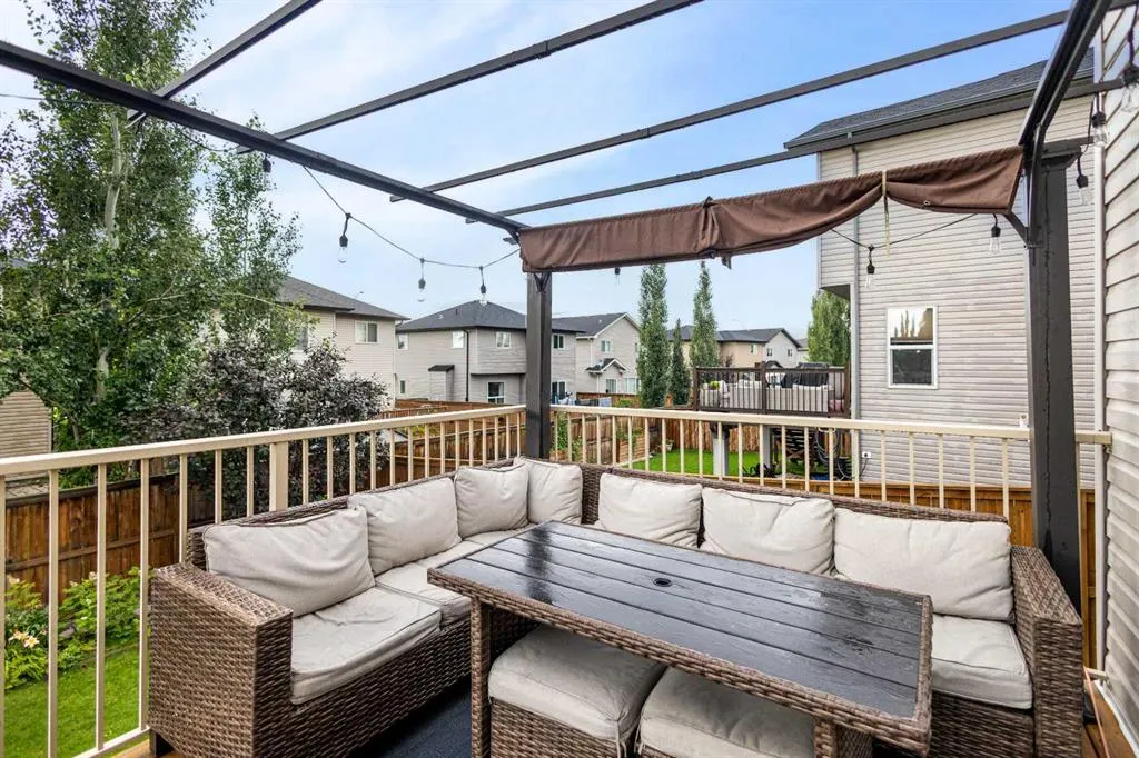 308 Prairie Springs Crescent SW