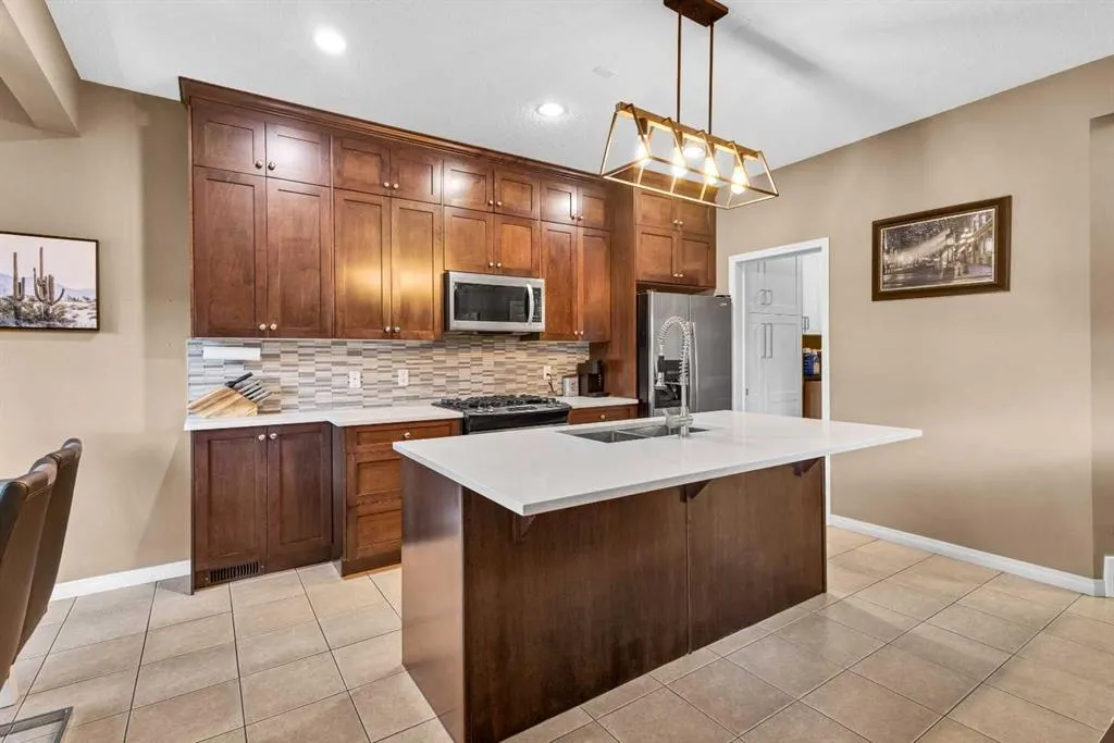 308 Prairie Springs Crescent SW