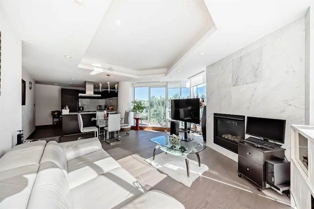 738 1 Avenue SW, #302