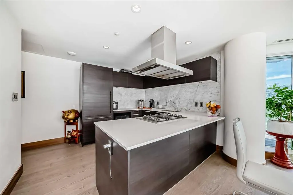 738 1 Avenue SW, #302