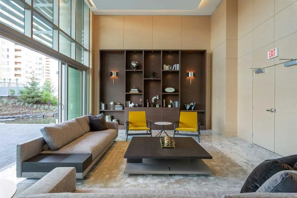 738 1 Avenue SW, #302